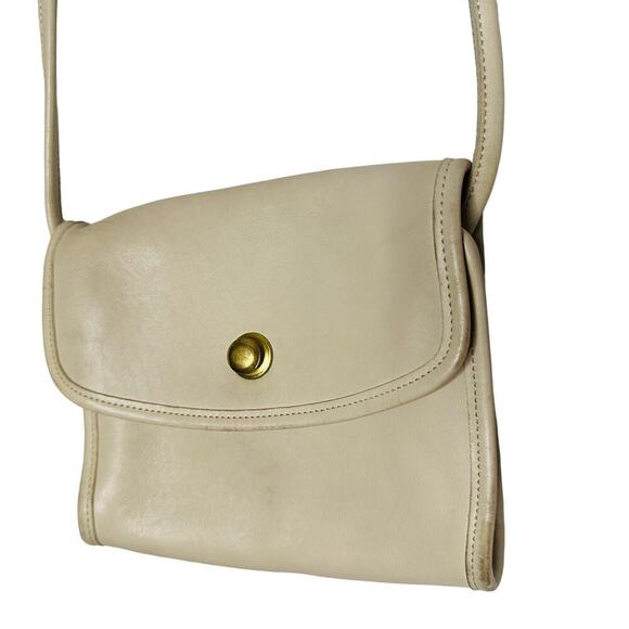 Vintage COACH Cream USA 90s Christie Bone Leather Envelope Flap Crossbody Bag - Picture 3 of 10
